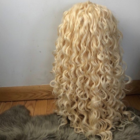- ?28” LIGHT BLONDE LOOSE CURLY LACE FRONT WIG ?